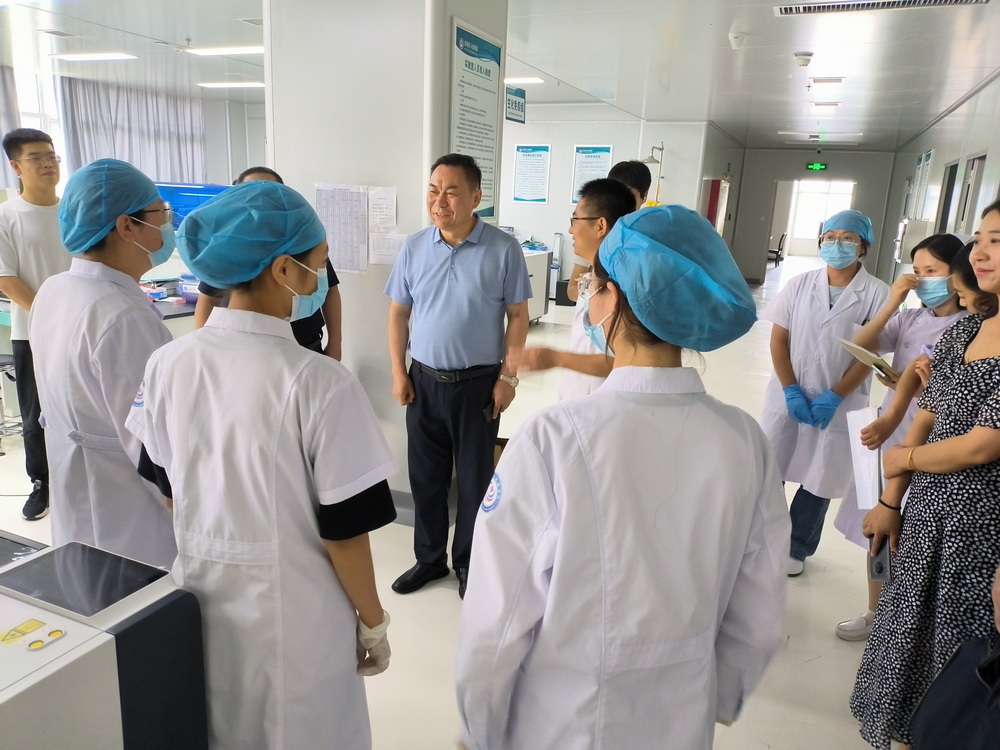 1692241988623039483.jpg 7.看望实习学生1_调整大小.jpg